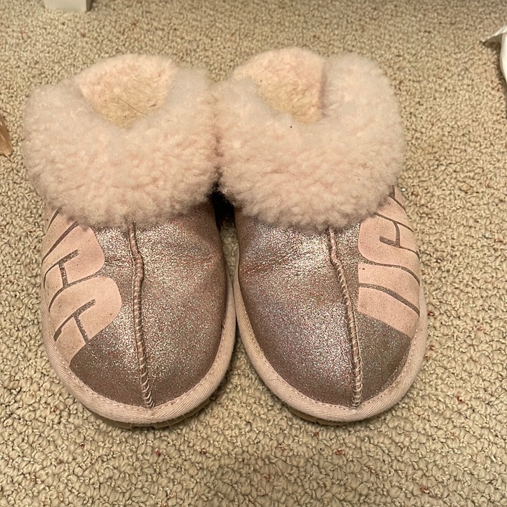 Ugh slippers size 9